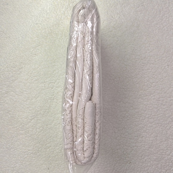 New in Package Vintage Heritage Lace Tablecoth - Picture 6 of 6